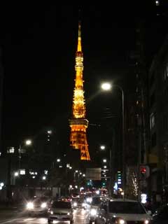 110312東京タワー曲がる.jpg